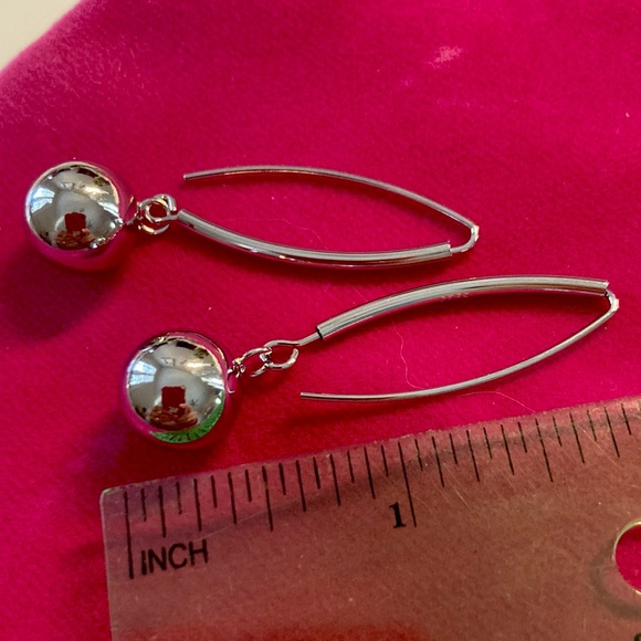 Elegant Silver Drop Earrings - Picture 4 of 4